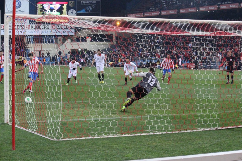 Vaya donde vaya no se equivocará, busquen la similitud entre los penaltis y la decisión de con que país jugar. Foto: Arturo Herrera