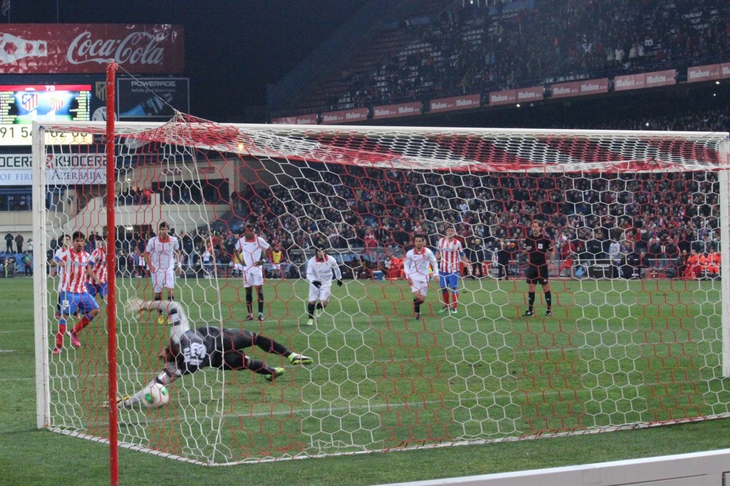 Marca los dos penaltis por el mismo lado, su decisión está tomada, pero no será pública. Foto: Arturo Herrera