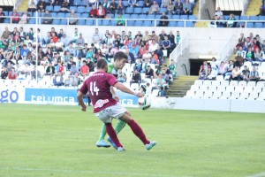 Pedro García Iglesias, jugador del Pontevedra, en El Sardinero. Foto: Arturo Herrera.