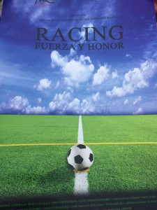 Cartel de la película sobre el Racing de Rodolfo Montero: "Racing, Fuerza y Honor".