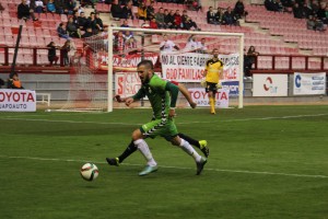 Dioni, durante el partido en Las Gaunas. Foto: Arturo Herrera.