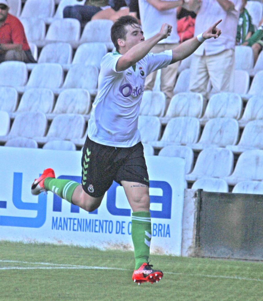 Dani Aquino suma seis goles en siete jornada con el Real Racing Club. Foto: Arturo Herrera.