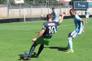 Héber Pena, con el Racing, en Barreiro. Foto: Arturo Herrera.