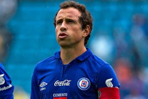 Gerardo Torrado es uno de los jugadores que más partidos ha jugado con Cruz Azul. Foto: Twitter.