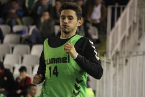 Laro Setién hizo uno de sus mejores partidos con la elástica del Racing. Foto: Arturo Herrera Díez.