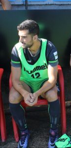 Mikel Santamaría, como suplente en Barreiro. Foto: Arturo Herrera Díez.