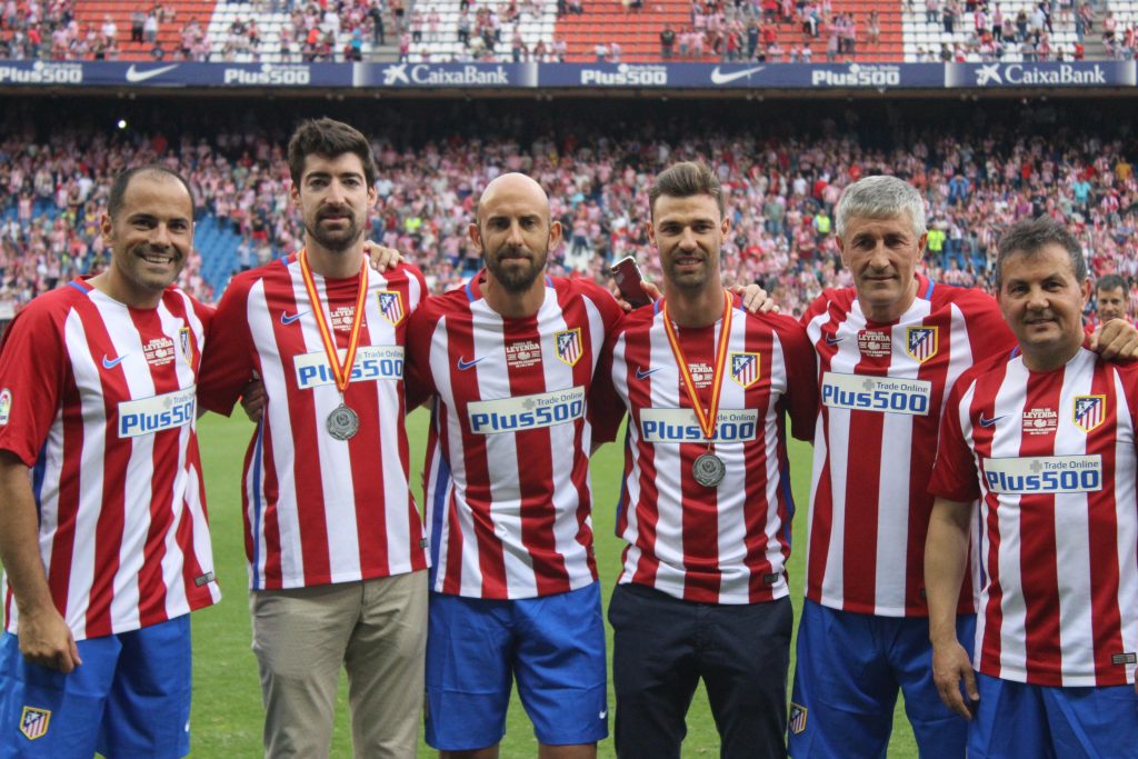 Juan Valera junto a otros ex jugadores del Racing y del Atlético de Madrid. Foto: Arturo Herrera.