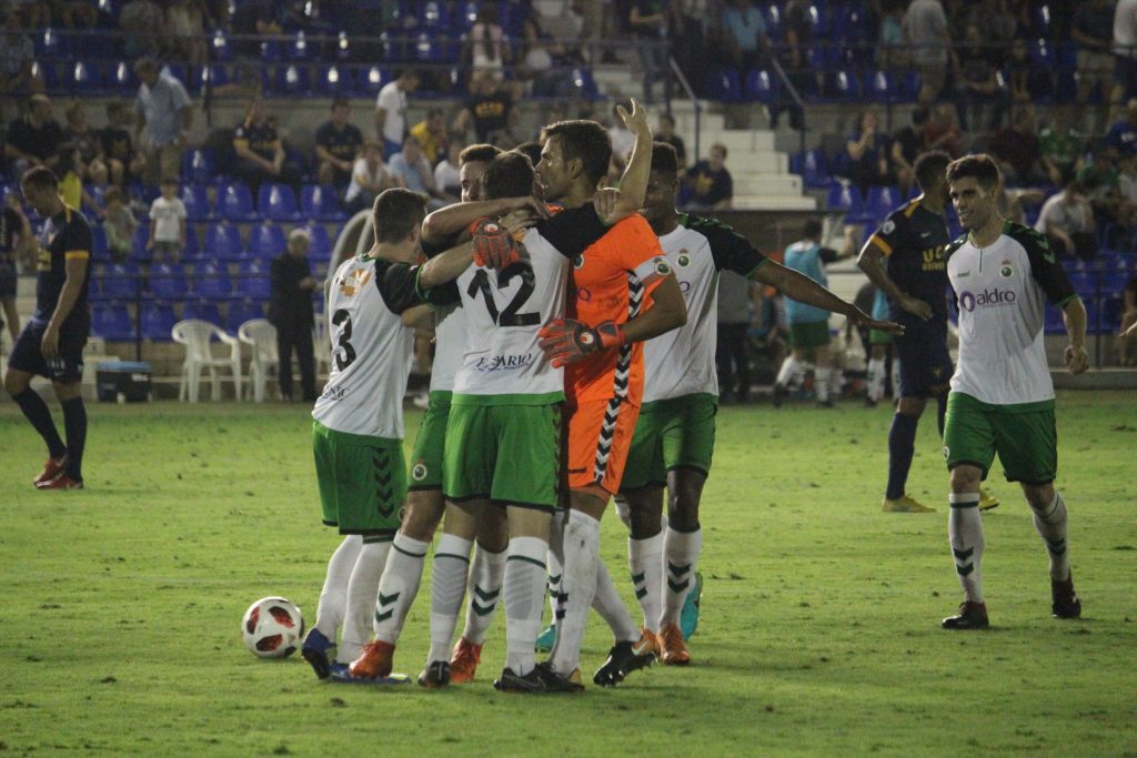 Celebración grupal del gol de Julen Castañeda. Foto: Arturo Herrera.