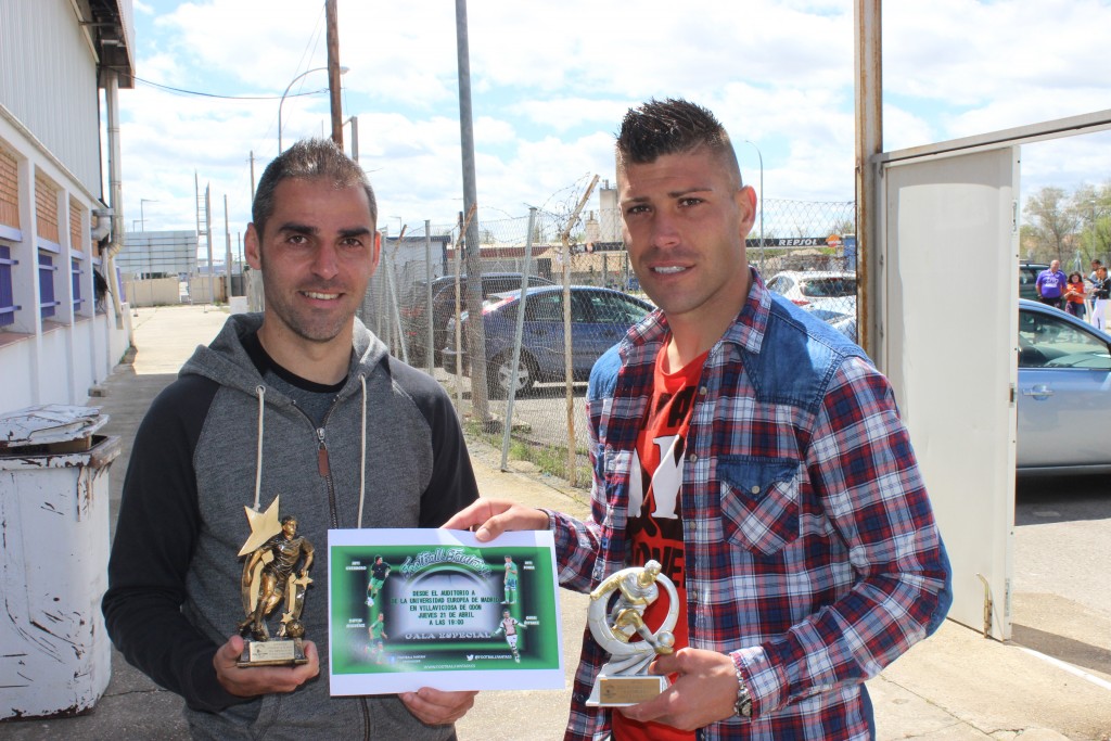 Miguélez y Javi Soria, recogiendo sus premios FF en su etapa con el Racing. Foto: Arturo Herrera.