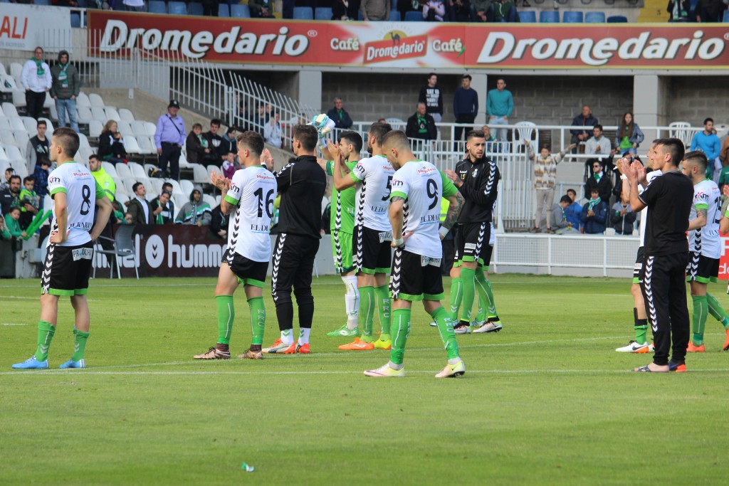 Caras largas de los jugadores al finalizar el encuentro. Foto: Arturo Herrera.
