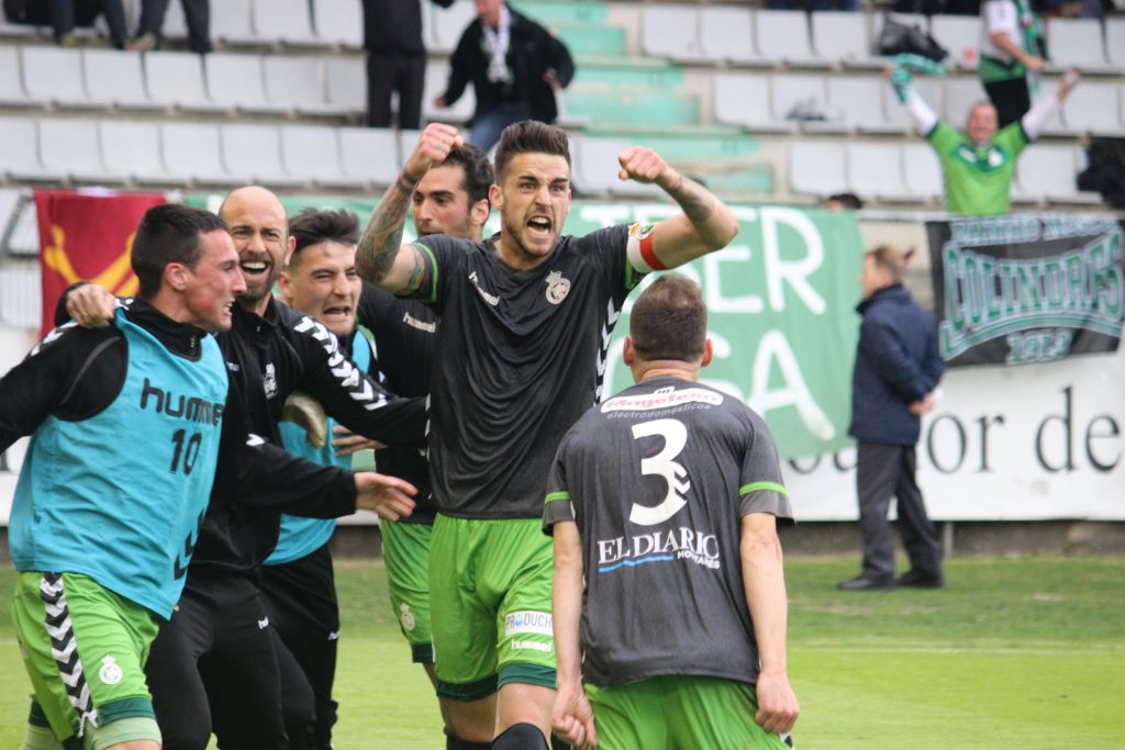 Borja Granero celebra un gol en A Malata. Foto: Arturo Herrera.